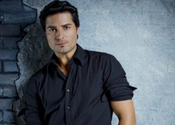 Fuertes críticas hacia Chayanne por posar sin camisa