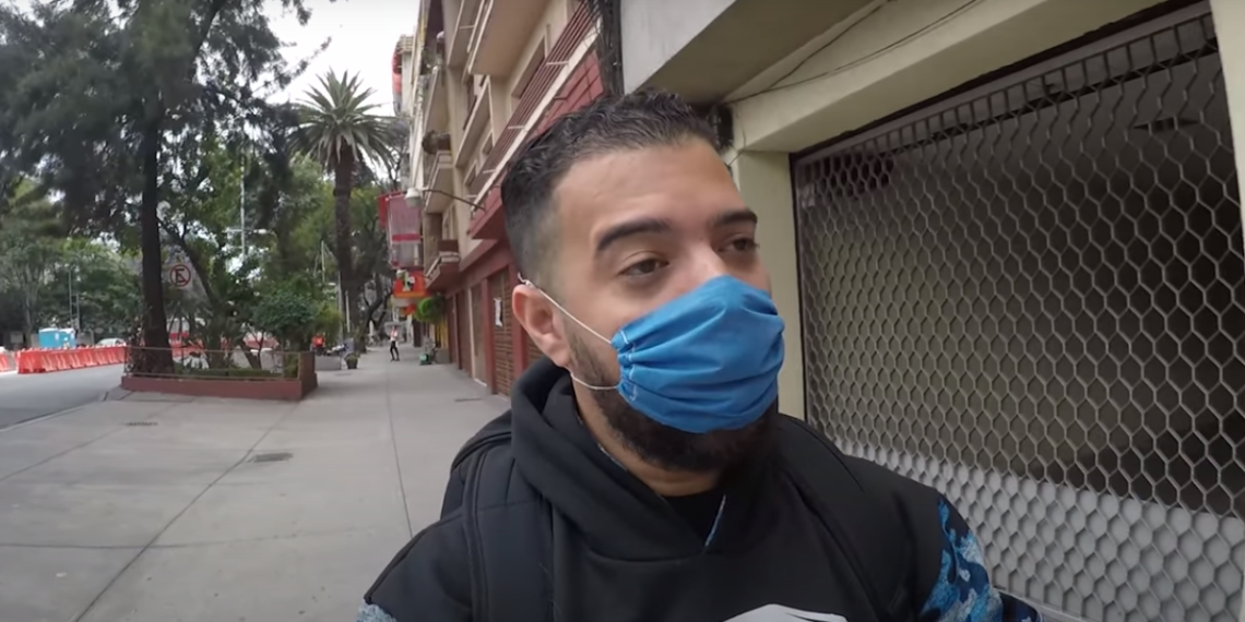 Youtuber con coronavirus ignora medidas y sale a comprar pizza en la CDMX