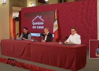 Tiene López-Gatell ataque de tos en plena conferencia de COVID-19