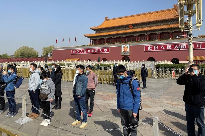 China homenajea a sus fallecidos por coronavirus