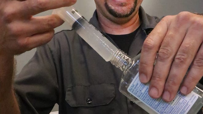 FDA pide no ingerir ni inyectar desinfectante para “curar” Covid-19