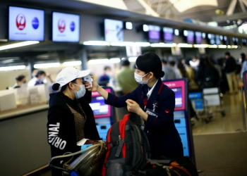 Japón extiende restricciones de entrada a nacionales de 14 países
