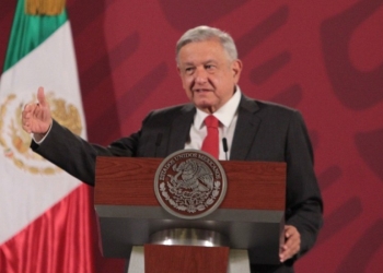 Pese a caída en precios de petróleo, AMLO seguirá con plan de refinación