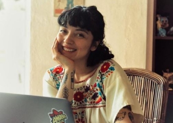 Mon Laferte promociona su nuevo sencillo desde su casa