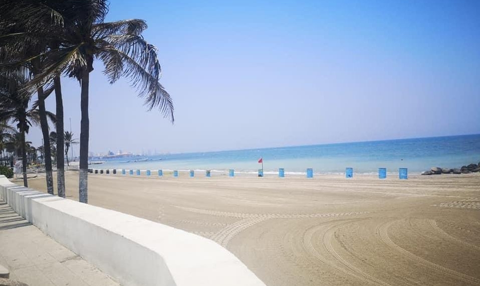 Playas de Veracruz recuperan su azul turquesa ante la falta de humanos