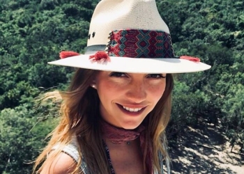 Regina Blandón presume foto de su madre cuando era joven