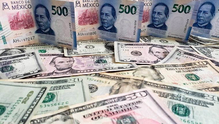 Peso pierde tras caída del petróleo e inicio de Fase 3; dólar se vende en $24.70