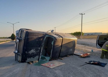 Sexagenario resulta lesionado en volcadura