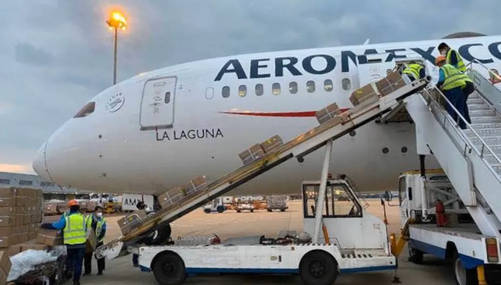 Parte cuarto vuelo de Shanghái con insumos médicos para México