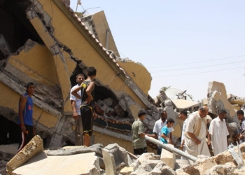 Mueren 7 personas, incluido un niño de 5 años, en bombardeo a refugio para desplazados en Libia