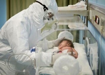 Muere por coronavirus bebé de dos días en Sudáfrica