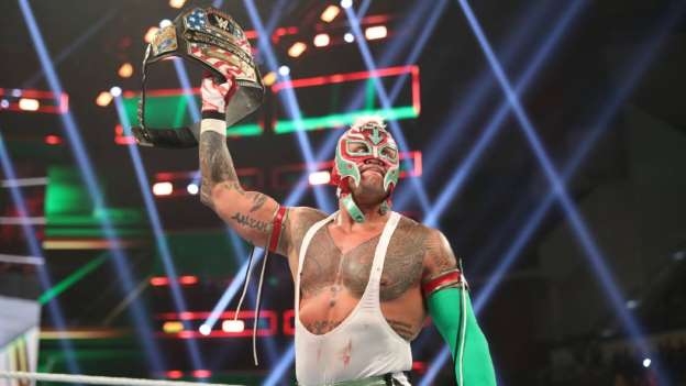 Rey Mysterio se retira de la WWE