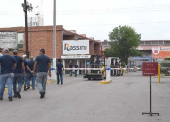 Maquiladoras del ramo automotriz reanudan labores