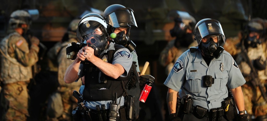 Gobernador de Minnesota moviliza a la Guardia Nacional para hacer frente a protestas