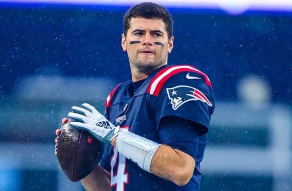 Jarrett Stidham podría ser el nuevo QB de los Patriots