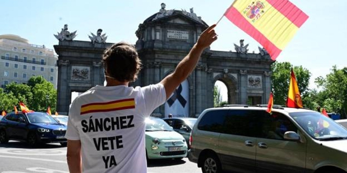 Protestan en España, exigen dimisión de Gobierno de Pedro Sánchez