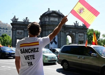 Protestan en España, exigen dimisión de Gobierno de Pedro Sánchez