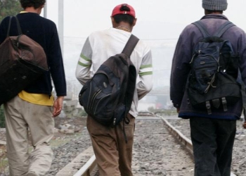 A pesar de restricciones de EU, sigue el paso de migrantes por esta frontera