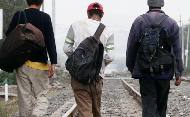 A pesar de restricciones de EU, sigue el paso de migrantes por esta frontera