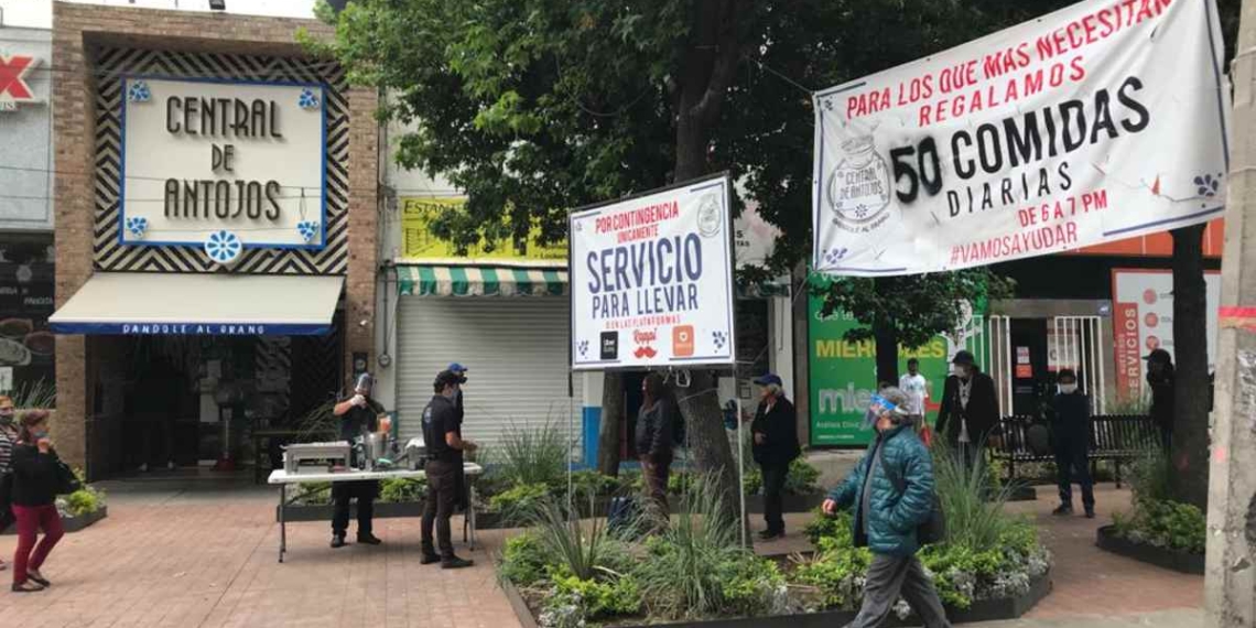 Restaurante regala comida a personas vulnerables