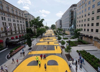 Pintan con letras gigantes ‘Black Lives Matters’ en calles de Washington D.C.
