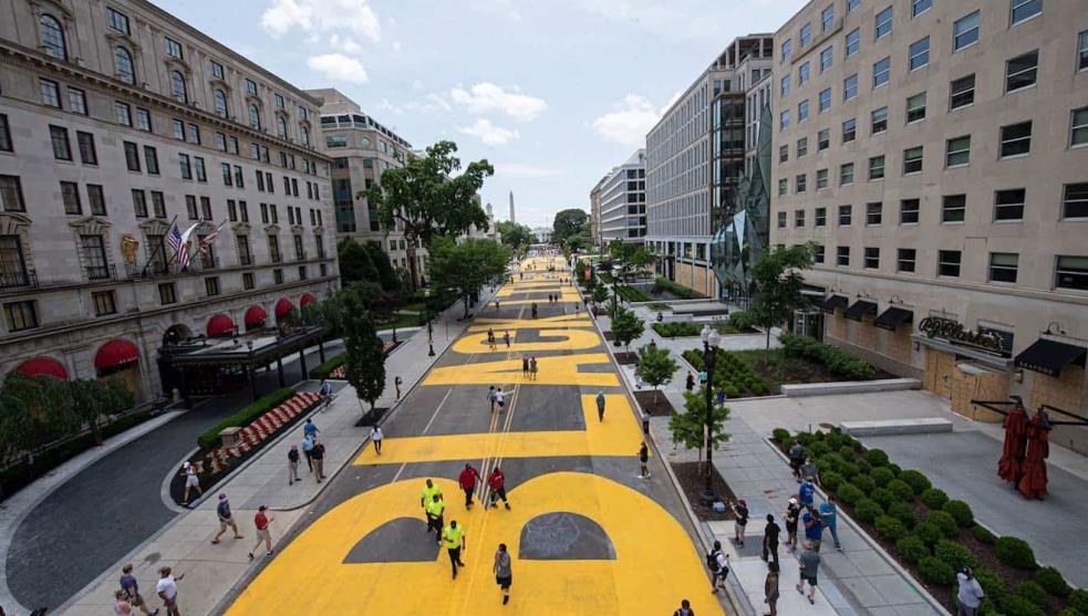 Pintan con letras gigantes ‘Black Lives Matters’ en calles de Washington D.C.
