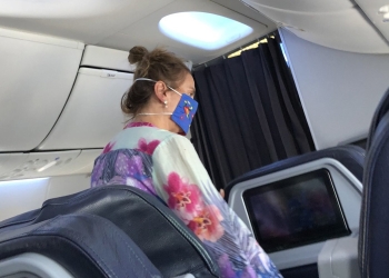 Increpan a Gutiérrez Müller en avión por ‘atentar contra la libertad de expresión’