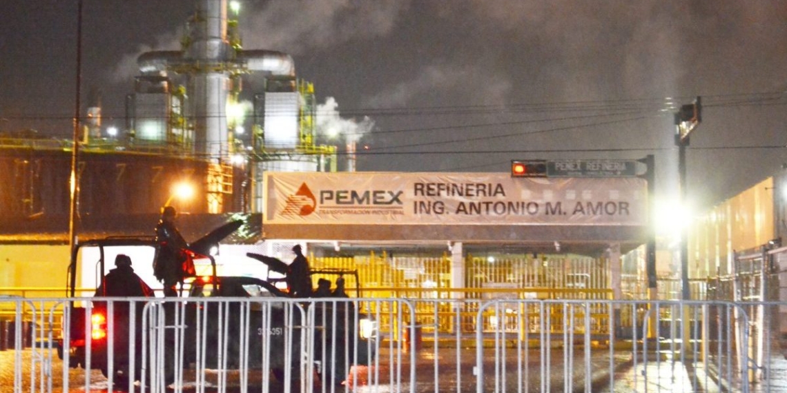 Aseguran vehículo con explosivos en intento de agresión a refinería de Salamanca