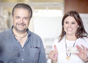 Diputado Lenin y esposa en aislamiento en acuña por COVID-19