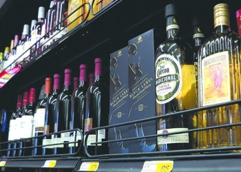 Insiste Morena en aumentar precio de cigarros, refresco y alcohol