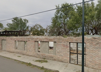 Protección Civil derrumba barda sin notificar al dueño