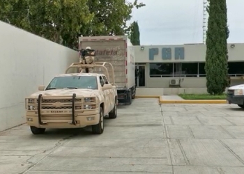 Ejército Mexicano decomisa marihuana en camión de paquetería