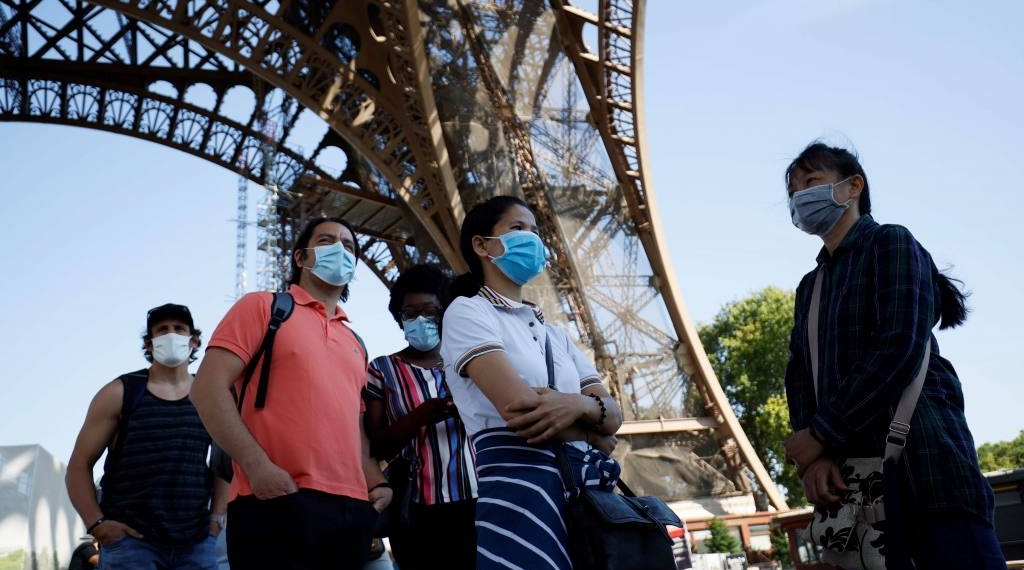 Recibe Torre Eiffel a turistas tras 104 días de cierre por pandemia