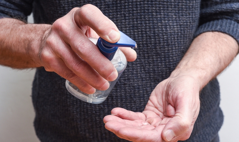 Estados Unidos pide no usar gel antibacterial mexicano con metanol