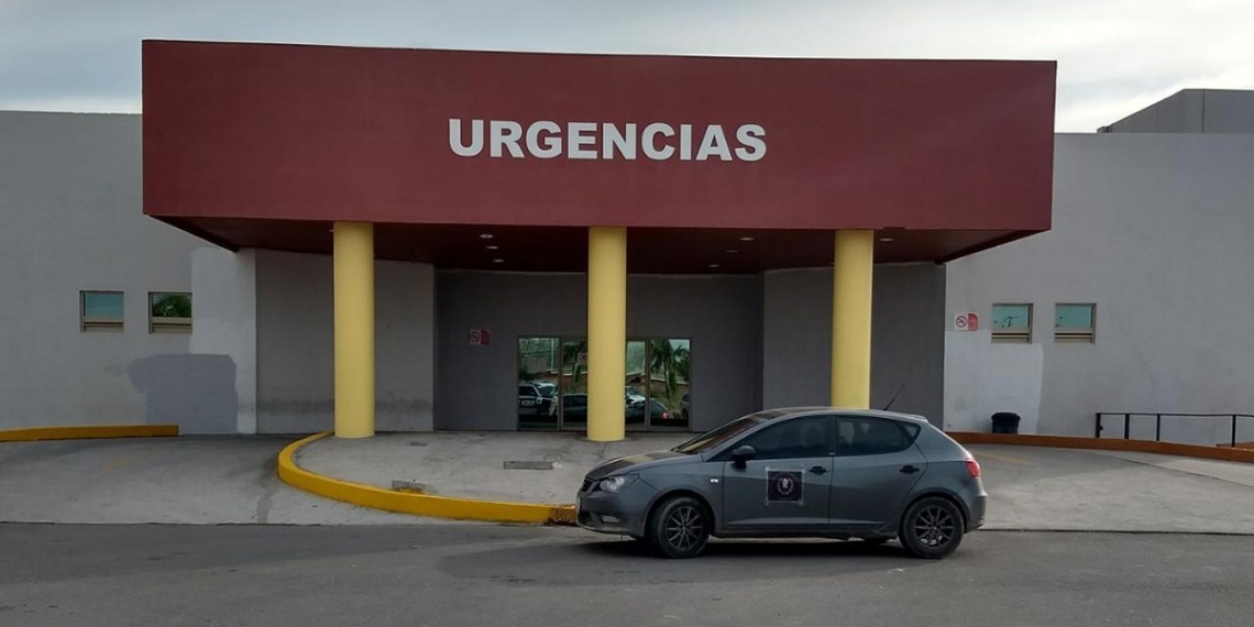 Joven deprimido intenta cortarse los dedos de ambas manos