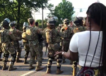 Guardia Nacional en Atlanta baila ‘La Macarena’ para bajar tensión