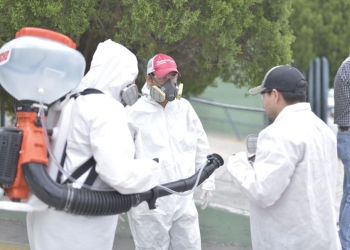 Sanitizan clínicas del IMSS en Acuña