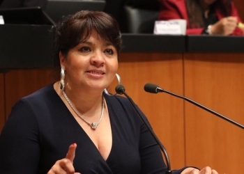 Hospitalizan a Nestora Salgado por síntomas de COVID-19