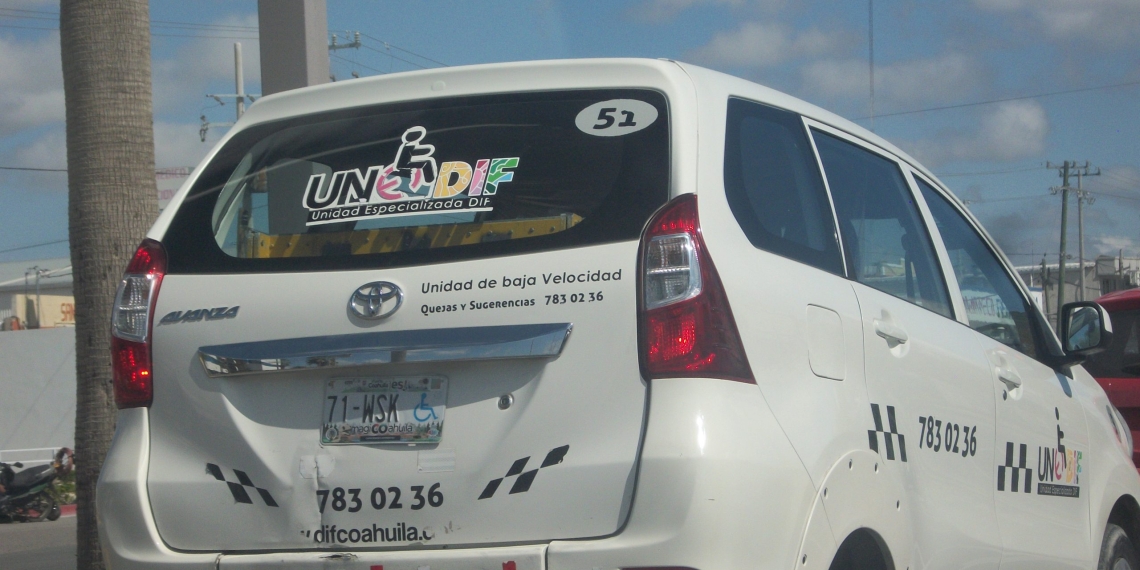 Entregan apoyos a las UneDIF