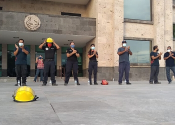 Ciudadanos brindan apoyo moral a bomberos; rechazan actitud del alcalde