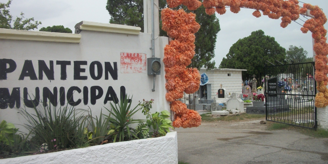 Panteón Municipal registra una disminución de visitantes