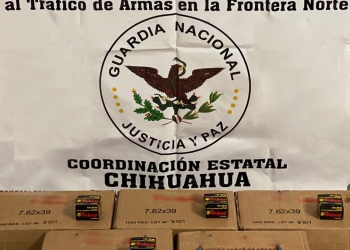 Detienen a estadounidense con cinco mil cartuchos de rifle de asalto