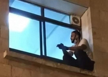 Joven trepó ventana de hospital para ver a su madre antes de morir por COVID-19