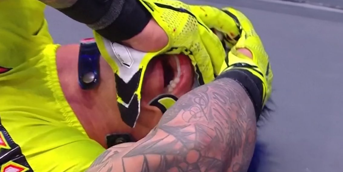 Rey Mysterio pierde el ojo al enfrentarse ante Seth Rollins