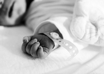 Dan de alta a bebé abandonado
