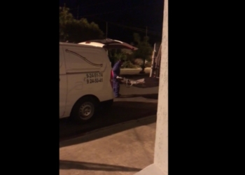 Trabajadores del IMSS hacen intercambio de cadáveres en vía pública
