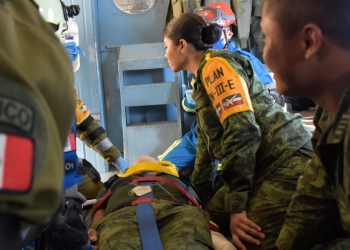 Llegan insumos y personal militar médico para Acuña