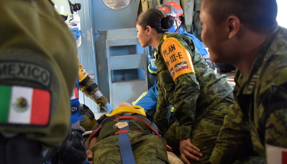 Llegan insumos y personal militar médico para Acuña