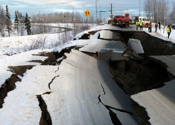 Un sismo de magnitud 7,8 sacude las costas de Alaska
