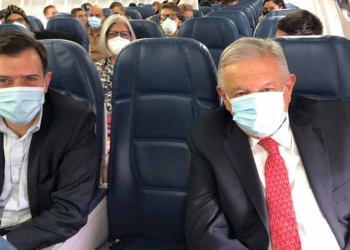 Recolectan firmas en internet para que López Obrador use cubrebocas